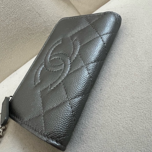 Chanel Caviar Metallic Ring Coin pouch - Picture 3 of 9